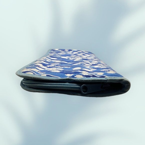 Lot 17 Assorted Knitting Needles, With Needle Case. 7  Skeins Of Golo Wool Yarn - Picture 3 of 7